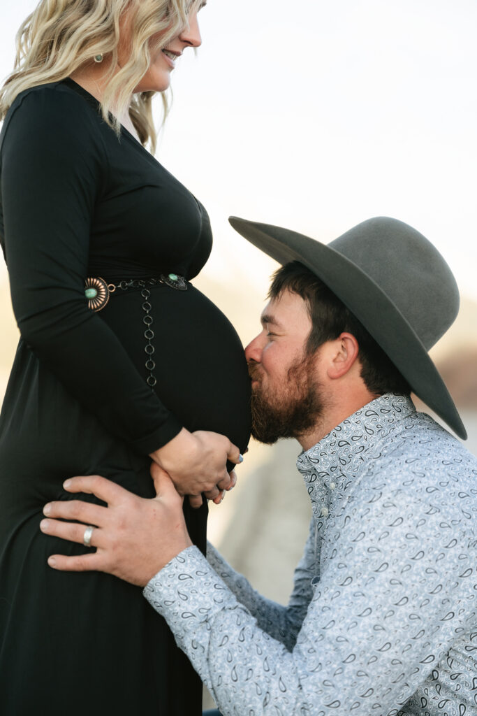 Man kissing womans pregnant belly